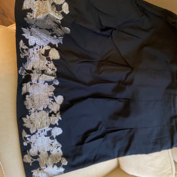 Tahari skirt, black with silver embroidery - Picture 6 of 8